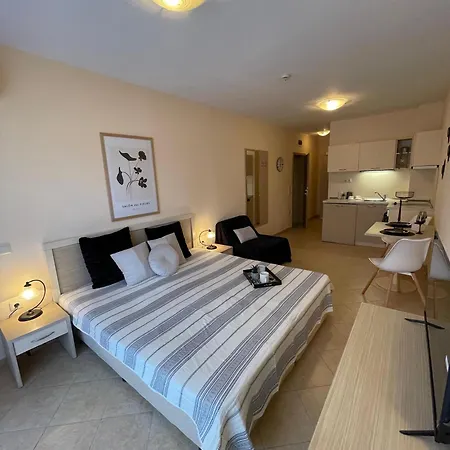 Royal Sun - Premium * סאני ביץ'